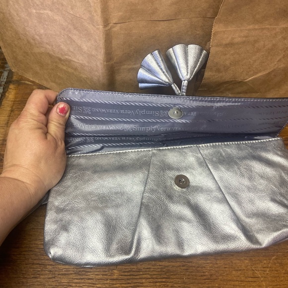 Vintage vera wang folded metallic lined silver clutch handbag purse with tassel - Picture 4 of 4